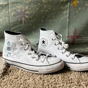Love Your Mother Converse 🌎